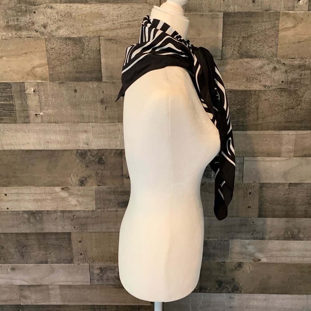Avon Zebra Scarf - Picture 3 of 16